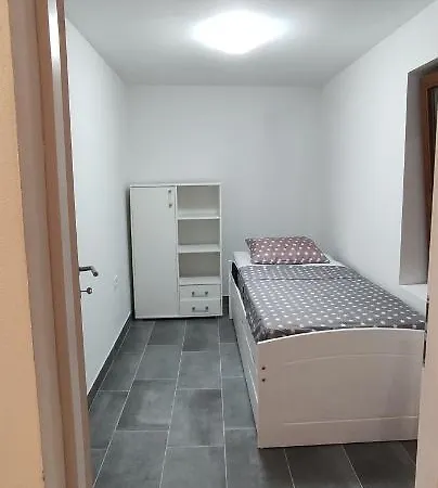 Apartmaji Podpec Črni Kal
